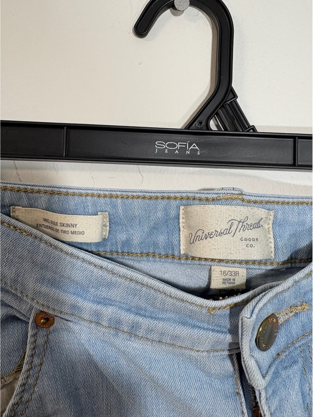 Universal Thread Women’s 16/33 Regular Mid-Rise Skinny Jeans - Light was